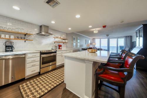 Shores Club - 305