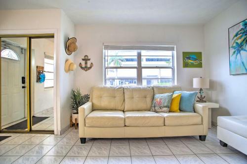 Apartment With Pool, 1-block Walk To Deerfield Beach
