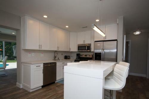 Villa Heated Pool Bungalow Mins From The Beach In Deerfield Beach