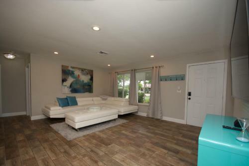 Villa Heated Pool Bungalow Mins From The Beach In Deerfield Beach