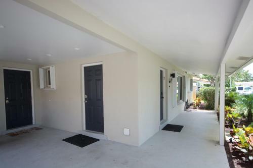Villa Heated Pool Bungalow Mins From The Beach In Deerfield Beach