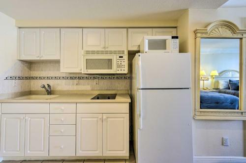 Apartamento 10th-floor Studio On Beach, Walk To Dining!