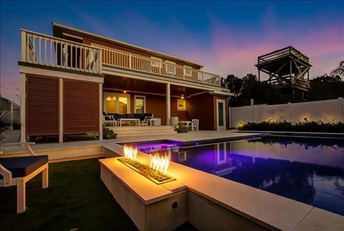 2319 S Fletcher Home Home