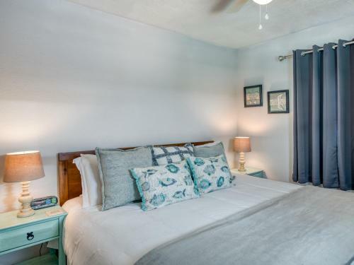 Canal-front Dream - Pool & Dock, 3 Blocks To Beach Home