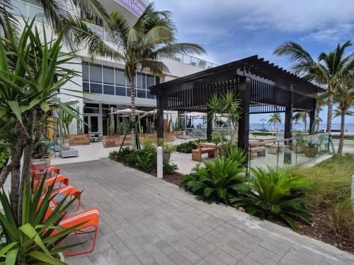 Modern Luxury Beach Hotel Large 2 Bedroom With Views 1809