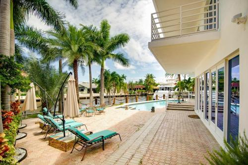 New Listing! Opulent Paradise W/ Pool & 100? Dock Home