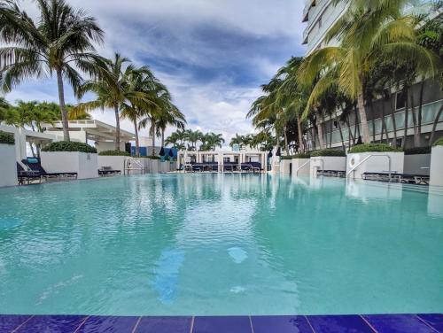 Modern Luxury Beach Hotel Large 2 Bedroom With Views 2208