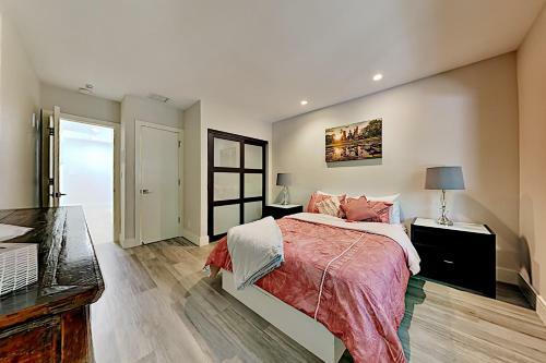 Exclusive Zen Oasis - Smart Pool & Private Beach Home