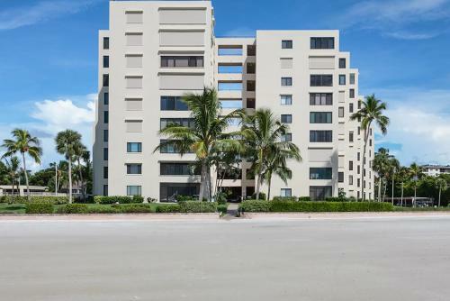 Apartamento Sandarac B610, 2 Bedrooms, Pool Access, Beach Front, Sleeps 4