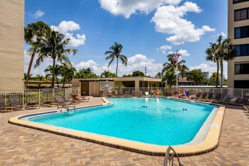 Apartamento Sandarac B610, 2 Bedrooms, Pool Access, Beach Front, Sleeps 4