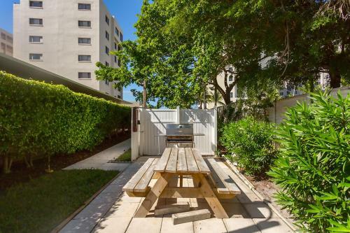 Apartamento Sandarac B610, 2 Bedrooms, Pool Access, Beach Front, Sleeps 4