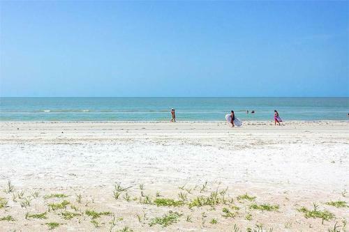 Apartamento Sandarac B610, 2 Bedrooms, Pool Access, Beach Front, Sleeps 4