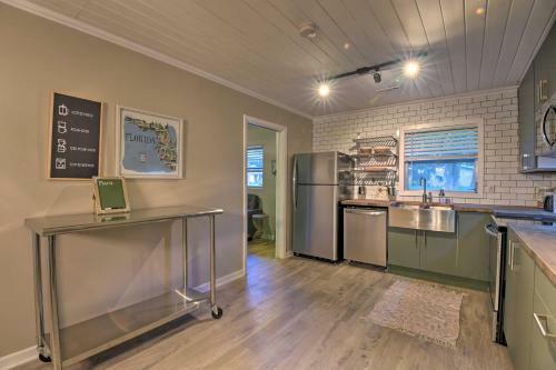 Contemporary Home About 1 Mile To Ufs Campus!