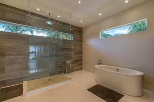 Villa Modern Luxurious Beach Retreat-5 Br With/pool