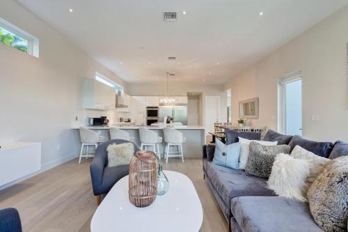 Villa Modern Luxurious Beach Retreat-5 Br With/pool
