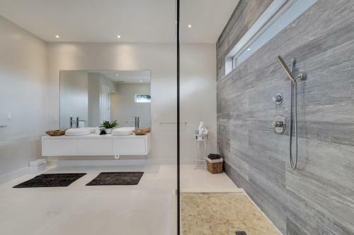 Villa Modern Luxurious Beach Retreat-5 Br With/pool