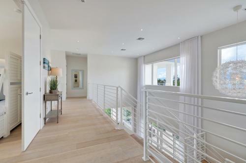 Villa Modern Luxurious Beach Retreat-5 Br With/pool