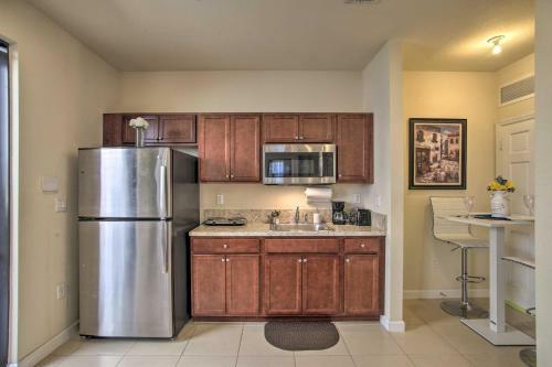 Bright South Florida Getaway Near Parks And Bay