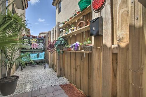 Bright South Florida Getaway Near Parks And Bay