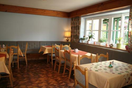 Hostal Gasthaus �berfuhr