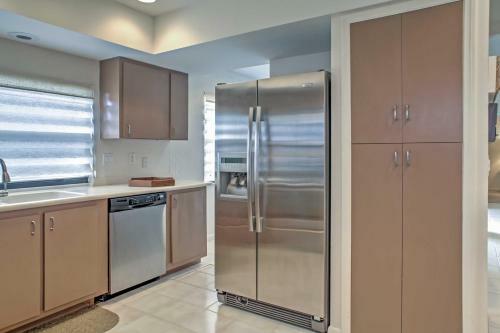 Sand Dollar Island Home - Walk To Beach And Pool!