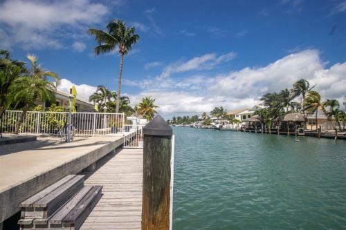 Tropical Breezes 3bed & 2bath With Dockage & Cabana Club Access