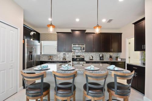 Villa Amazing 5 Bedroom Home With Private Pool