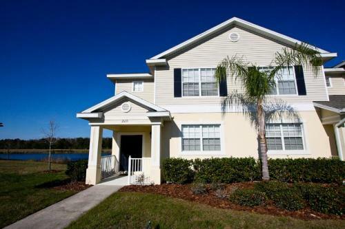 2633 Trafalgar Village
