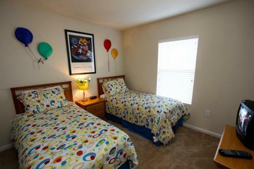 2633 Trafalgar Village