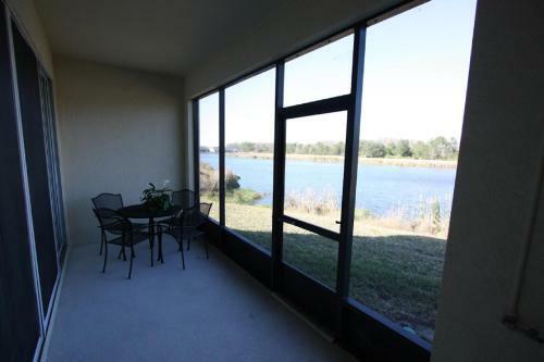 2633 Trafalgar Village