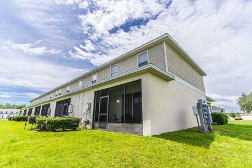 2633 Trafalgar Village