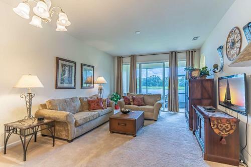 2633 Trafalgar Village