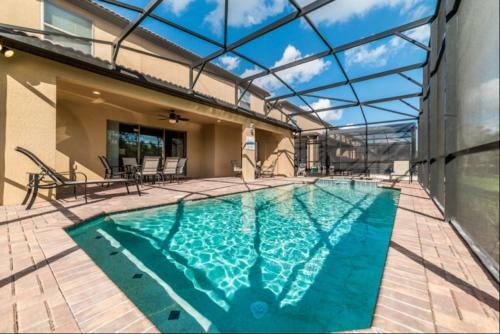 Elegant 8 Bedroom 5.5 Bath Pool Home In Windsor At Westside