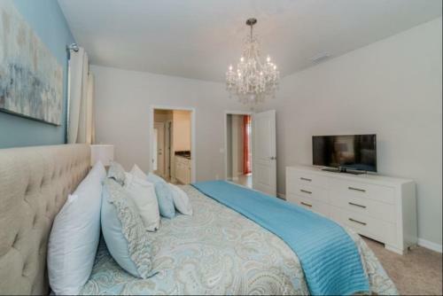 Elegant 8 Bedroom 5.5 Bath Pool Home In Windsor At Westside