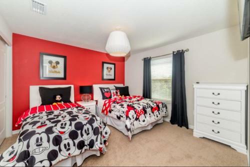 Elegant 8 Bedroom 5.5 Bath Pool Home In Windsor At Westside