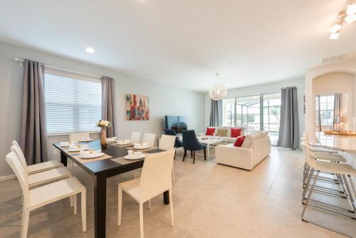 Villa 4-bedroom House W/ Private Pool - Great Location