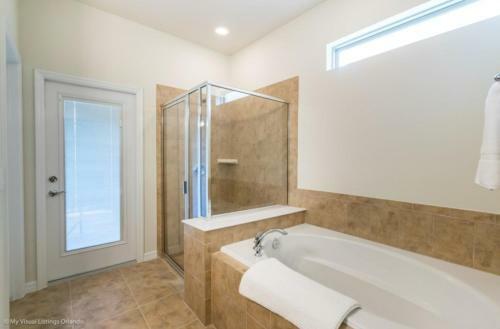 Stay Door Steps From Disney In de Leon Pool Retreat