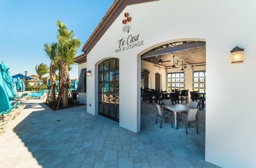 Stay Door Steps From Disney In de Leon Pool Retreat