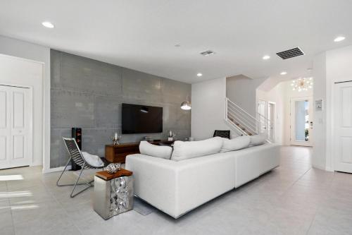 Stunning Vacation Home With Private Pool So3890