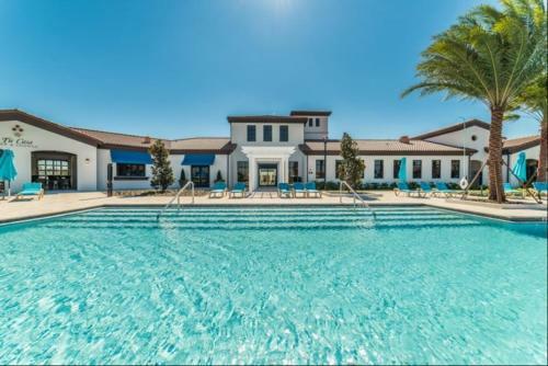 Windsor At Westside 5 Bedroom Town Home With Private Pool