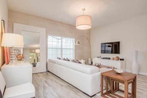 Luxury 5 Bedrooms Villa At Storey Lake