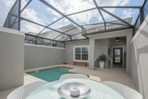 Luxury 5 Bedrooms Villa At Storey Lake