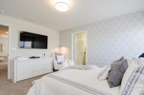 Luxury 5 Bedrooms Villa At Storey Lake