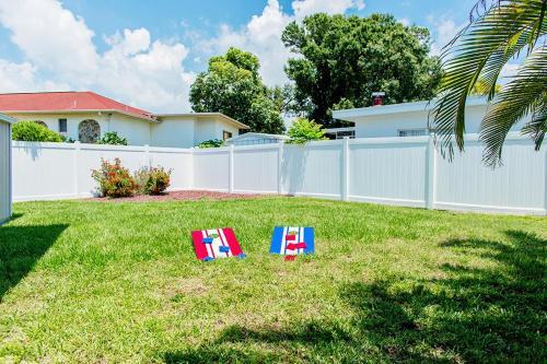Poolside Palms Near Beach With Private Pool Home