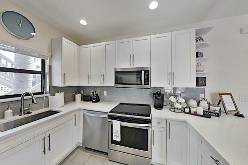 Pineapple Cove - Designer All-suite With Heated Pool Home