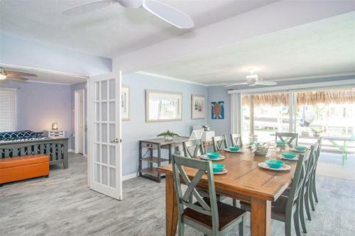 Chardonnay Day 4bed 3bath With Dockage Private Pool And Cabana Club Access