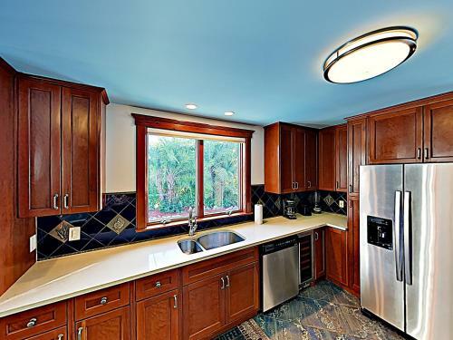 Canal-front Dream With Private Pool, Spa & Dock Home