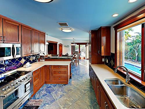 Canal-front Dream With Private Pool, Spa & Dock Home