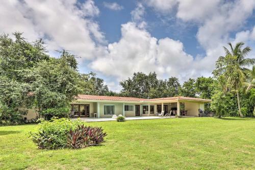 Beautiful Home With Pool In Upscale Pinecrest Village