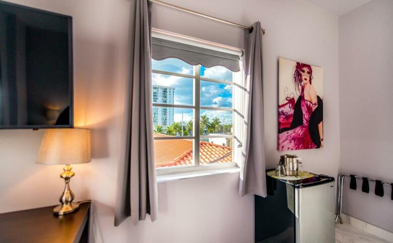 Hotel Secret Garden Miami Beach